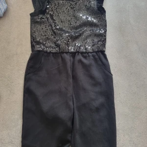 Jumpsuit - Svart jumpsuit fint skick