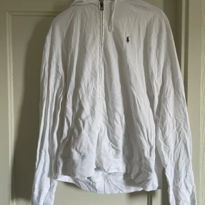 Polo Ralph lauren - Väldigt fint skick knappt andvänd köpt i butik. Köpte den för 2000kr  Storlek XL Pris kan diskuteras 