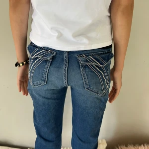 Broderade jeans - Fina jeans i storlek 10-11 146-152❤️