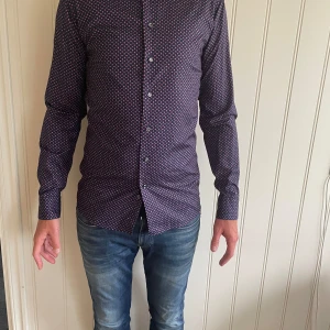 Skjorta ETON slim stl M  - Skjorta ETON slim stl M Stl: M - 40, 15 3/4 Skick: 8/10