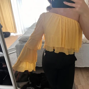 Zara blus  - Fin gul blus som inte används 