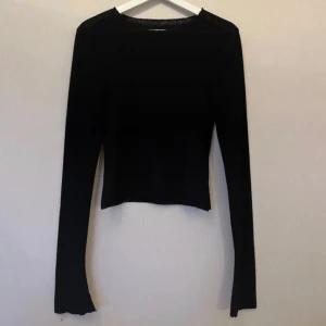 Adsgn tröja  - Fint skick, liten skada längst upp men inget som syns när man har den på sig. 