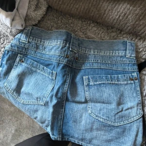 Jeanskjol - Superfin jeanskjol!! Köpt secondhand men passade tyvärr inte mig. Priset går att diskutera vad snabb affär!!💞💞