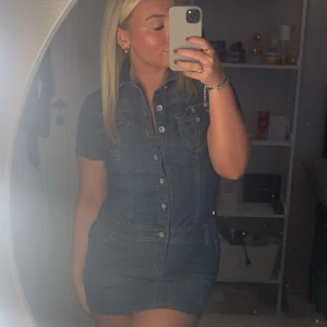 Snygg jeanskläning  - Snygg jeanskläning som är köpt på Vinted då jag inte vet vad den kommer ifrån 😍