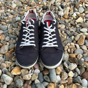 Tommy hillfiger - Storlek:42 Skick:Som nya Andvänds fåtalgånger