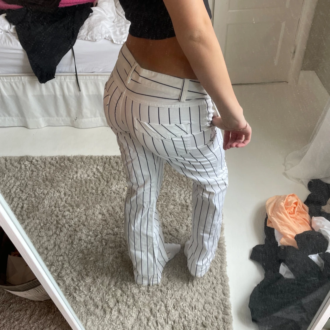 Så coola lågmidjade jeans.  - 90