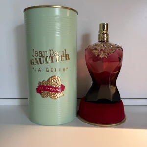 Jean Paul Gaultier La Belle Le Parfum 100ml - Säljer min Jean Paul Gaultier parfym, den är 100ml och är endast testad på handen
