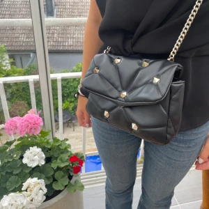 Axelremsväska  - Cool och snygg väska från zara💓