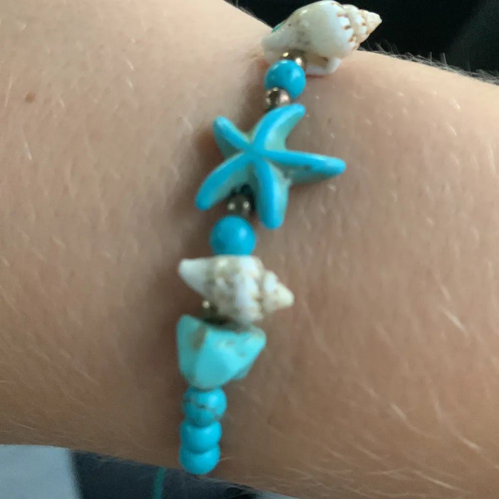 Jag har bara använt armbandet 2-5 gånger ! Man kan spänna in de och de är så fint men jag känner inte att de kommer till användning 😊. Accessoarer.