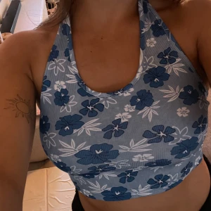 Halterneck topp - Aldrig använd🌸