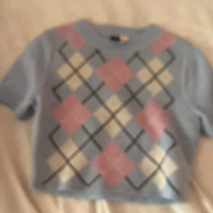 Tröja - En tröja som inte kommer till användning💛💛💛💛