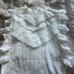 virkad söt topp - hej💕💕 säljer denna söta vita virkade toppen i storlek xs från shein! aldrig använd🤗
