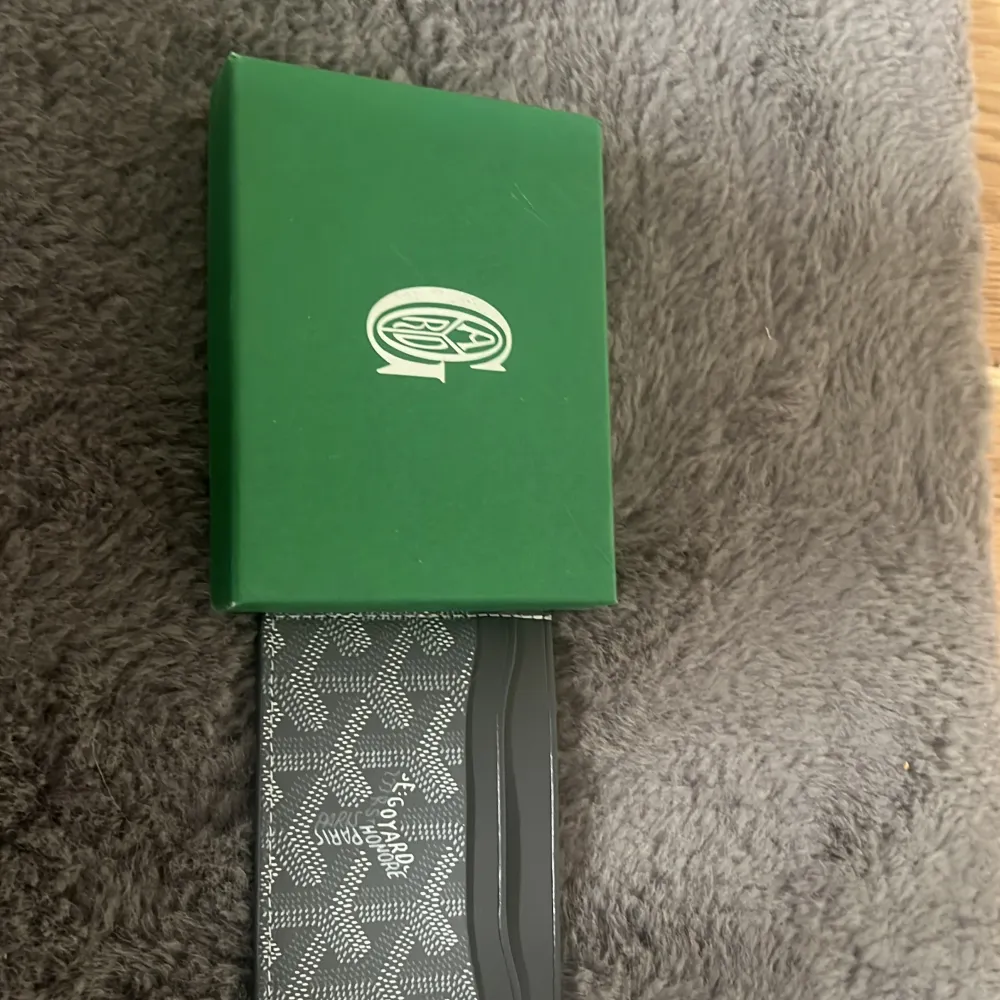 Tjena säljer nu min goyard cardholder pågrund av att jag inte var någon användning till den jätte bra skick och matchar till allt och man får plats med mycket i den🌟 hör av dig gärna för mer frågor 💯🌟. Övrigt.