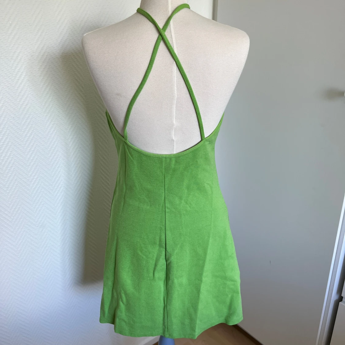 H&M grön halterneck klänning  - 91