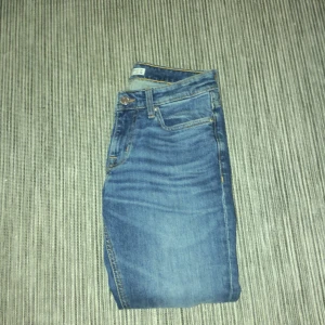 Jeans  - Ett par riktigt feta oanvända jeans mörkblåa ,Waits 27,Leg 32, slim fit kan diskutera pris 😁