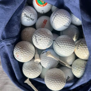 Golfbollar cirka 110 stycken  - Säljer cirka 110 bollar i speldugligt skick. Tiltleist, Callaway osv. Finns i Kungsbacka.Skickas ej.
