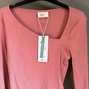 Rosa topp  - Från Gina, oanvänd. Superfin gammelrosa färg