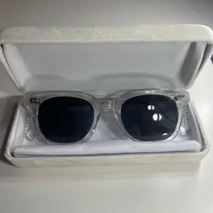 Helt nya solglasögon från montén och aldrig andvända. Nypris: 899 säljes för 350 Kr 💗