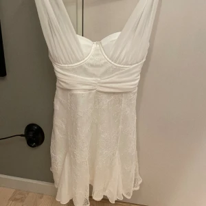 Helt ny stunderklänning  - Prislapp kvar  Superfin klänning till studenten