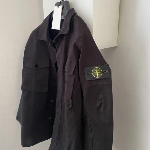 Stone island - jacka - Säljer en ursnygg stone island jacka som är använd endast 1 gång. Den är i storlek M men känns som S.