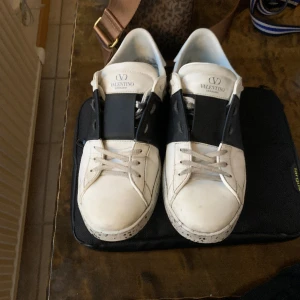 Valentino open - Valentino open skor i schyyst skick för ett bra pris Sz 43, passar även 44