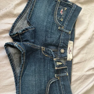 Hollister shorts  - Hollister shorts i w24 skulle säga att det är som Xxs eller xs. Det är i väldigt bra skick. 