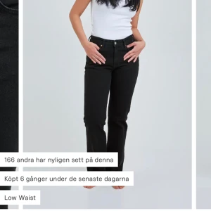 Low waist straight - säljer mina low waist jeans ifrån bikbok i storlek 25/32 💞 Jeansen är försmå för mig och därav säljer jag dem, bra skick. Skriv privat för egna bilder 💞nypris 699
