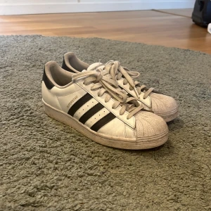 Adidas superstar - Storlek 42 bra skick!