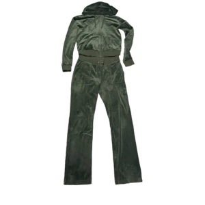 Juicy Couture - Grön juicy couture set! Helt ny, jag har endast användt den 2 gånger. Helt felfria. Skriv för mer bilder❤️❤️. PRIS KAN DISKUTERAS 