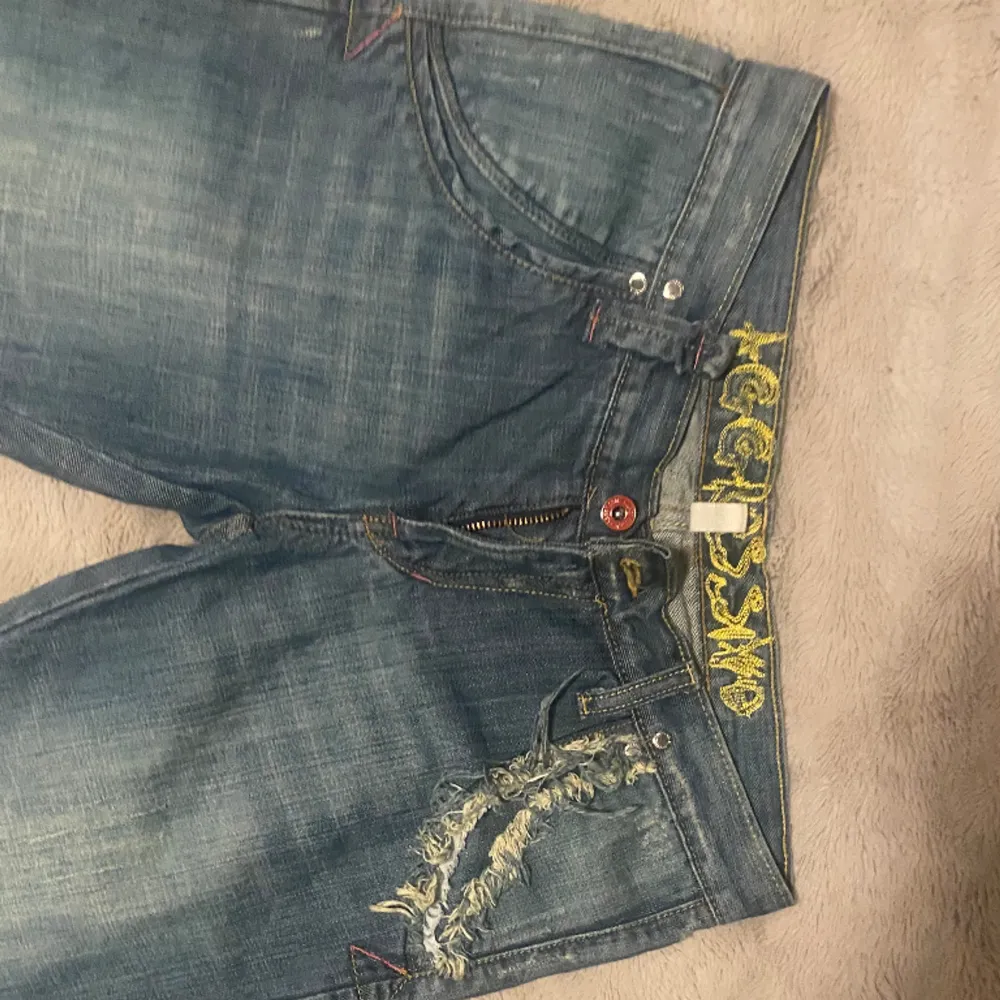 Unika jeans raka men inte skinny och lågmidjade . Jeans & Byxor.