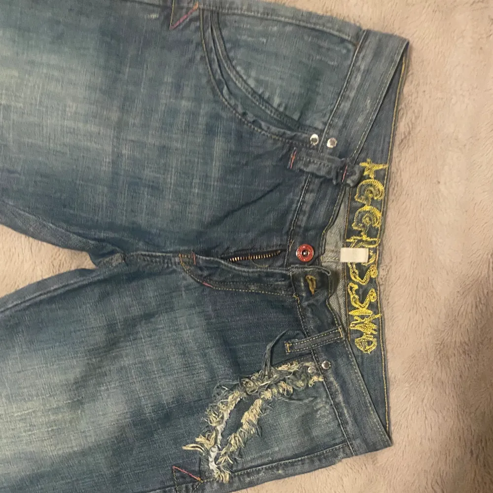 Unika jeans raka men inte skinny och lågmidjade . Farkut & Housut.