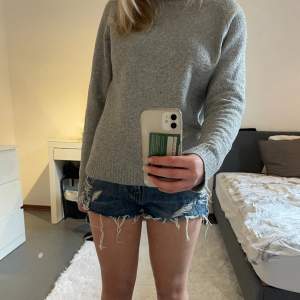 As snygga lågmidjade jeans shorts från salt! midjemått: 37,5 cm tvärs över