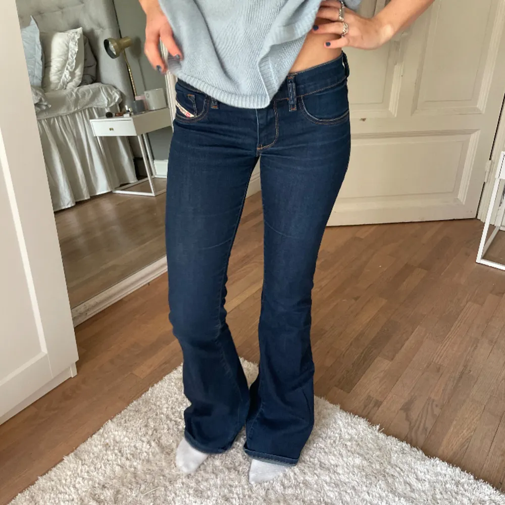 Så fina jeans från disel, Lågmidjade!! Och knappt använda🥰❤️nypris runt 1600⭐️ är 165 cm lång. Jeans & Byxor.