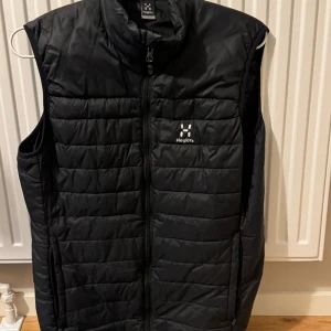 Haglöfs väst herr - Säljer nu min väst, då jag inte har någon användning för den. Inga hål eller dylikt. Priset kan diskuteras. 