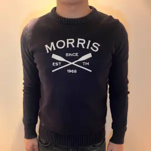 Nu säljer vi denna riktigt snygga Morris tröjan för dig som vill sticka ut i mängden! Köp den nu för endast 199kr!