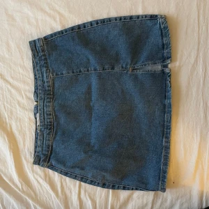 Jeanskjol kort  - Aldrig använd 