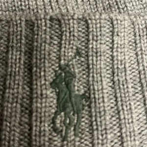 Polo ralph lauren mössa.  - Bra skick och den passar till mycket stil Riktig. 