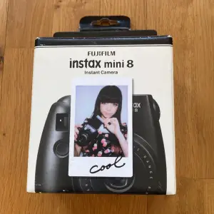 Säljer nu min Instax mini 8 Kamera då den inte kommer till användning. Tillkommer inga foton med i den utan det får man köpa själv⭐️ Pris kan diskuteras