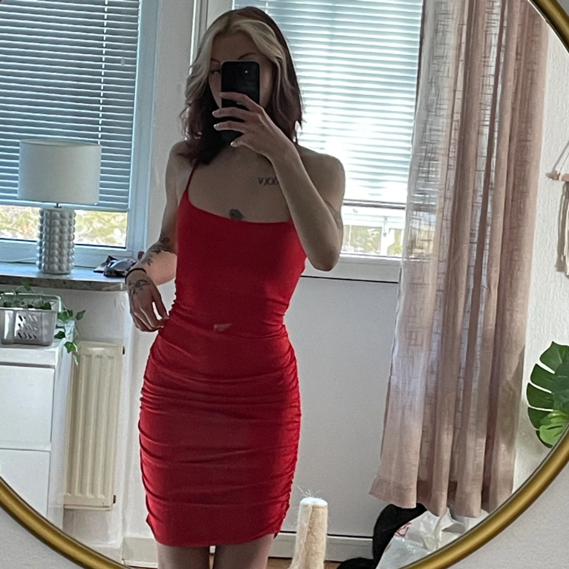 röd klänning  - 90