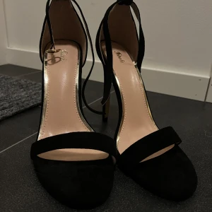 Klackskor  - Helt nya bara testade, storlek 40.