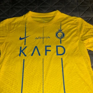 Fotbollströja Al-nassr - Säljer min fotbollströja i nyskick som aldrig använts