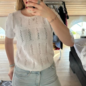 Stickad tröja🤍 - Köpt second hand, därav inget märke🤍köparen står för frakten, använd gärna köp nu🩷