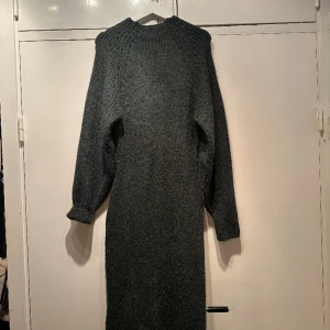 Knitted dress H&M  - Long knitted dress from H&M Warm and soft fabric 