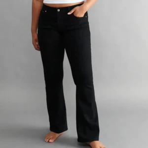 Svarta jeans  - Ett par jätte fina svarta jeans från Gina i bra skick nytt pris 500kr💗
