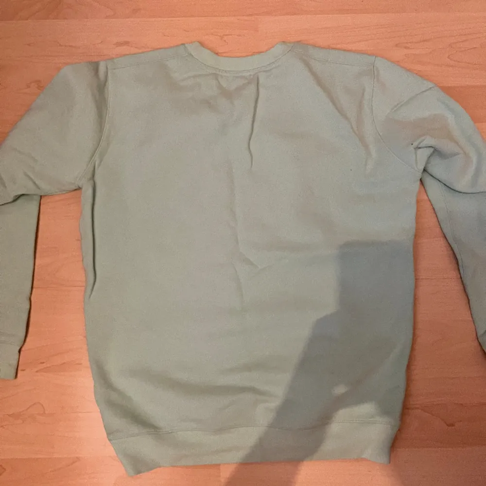 Hugo Boss Sweatshirt (baby blue)  Använder inte längre . Tröjor & Koftor.