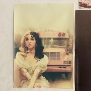 Melanie Martinez- Poster (har mer i min profil) - supersnygg affisch av Melanie Martinez :) Affischen är gjord av canvas-material och INTE PAPPER! Så kvaliten är jätte bra + vattentät! (annons-bilden verkar vara suddig, men kan skicka bild privat för bättre kvalitet!) 💞