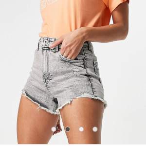 Jeansshorts från Bershka i storlek 36