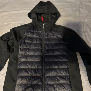 Polo Ralph Lauren Jacka - Storlek S säljer pågrund av att den inte passade mig ! Skriv vid frågor 