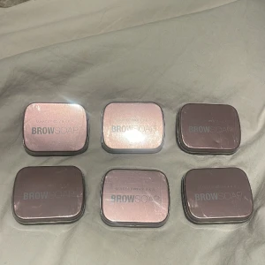 Säljer brow soaps från makeup mekka, köp en för 50 eller alla för 200. Nypris för 1st är 149, helt oöppnade med plasten kvar - Säljer brow soaps från makeup mekka, en för 50 eller alla för 200. Helt oöppnade med plasten kvar. Nypris e 149 för 1st