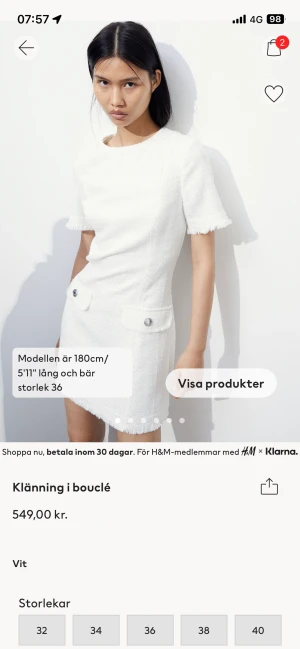 Helt ny boucle klänning  - Ny klänning med lapparna kvar från HM. Vit boucle i superfin modell. Slutsåld online och i butik. Normal storlek 40. 